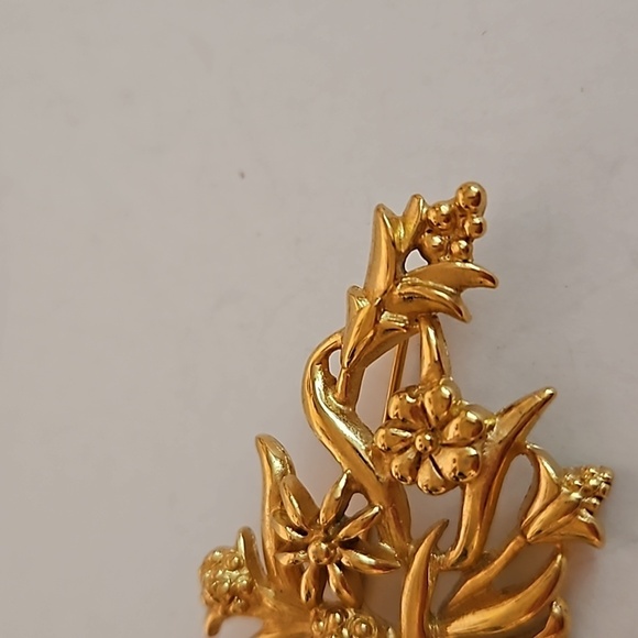 MONET Goldtone Flower & Vine Brooch - Picture 3 of 6